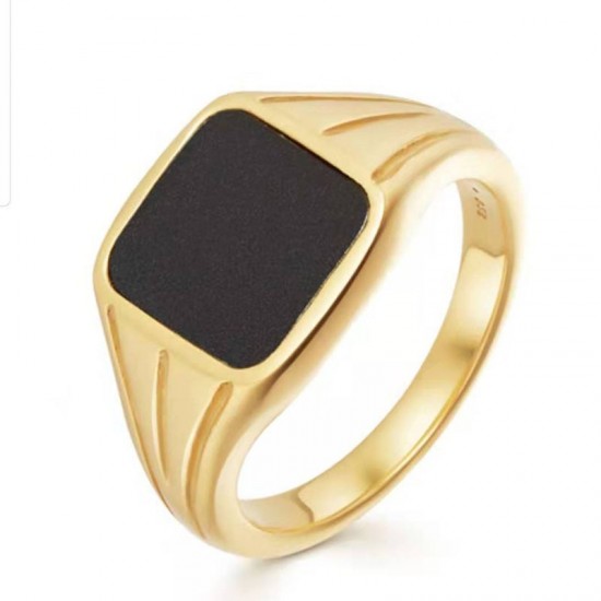 טבעת כסף עם ציפוי זהב ואבן אגת שחורה