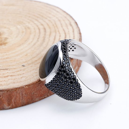 טבעת כסף 925 לגבר בסגנון וינטג' משובצת באבן זירקון שחורה