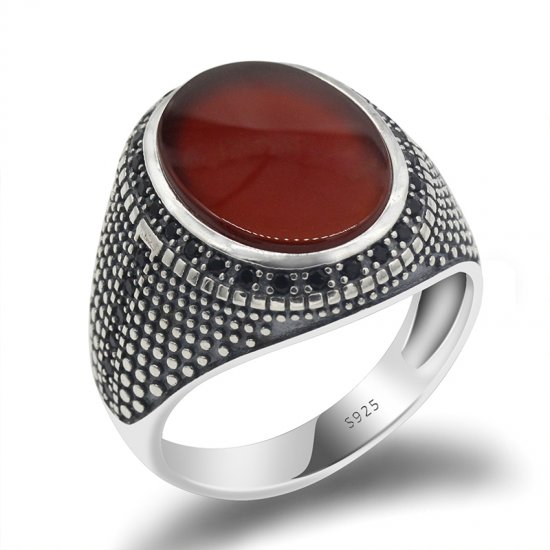 טבעת כסף 925 לגבר בשיבוץ אבן ברקת אדומה