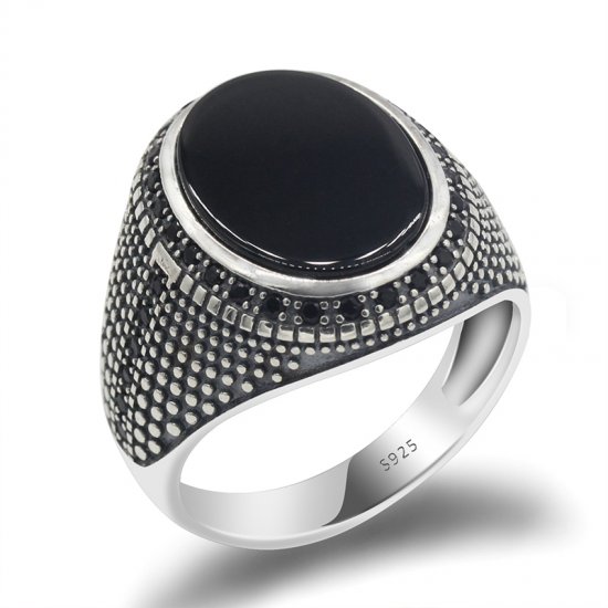 טבעת כסף 925 לגבר משובצת באבן קוורץ שחורה